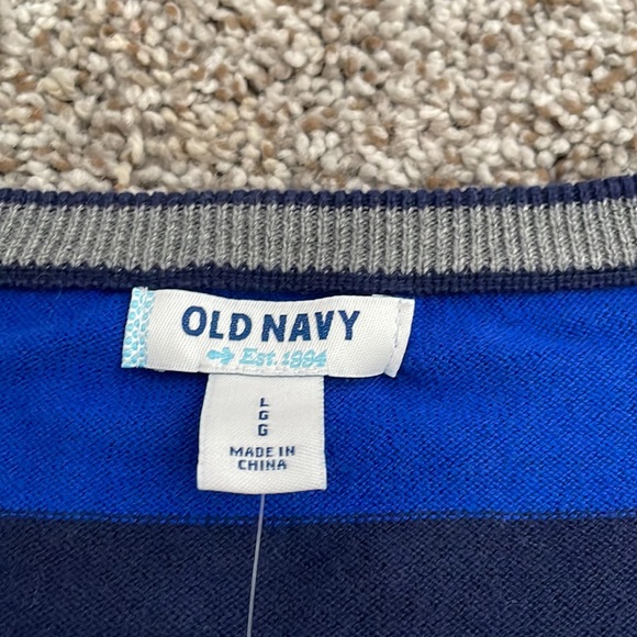 NWT Woman’s Old Navy Sweater Size L - Picture 2 of 4
